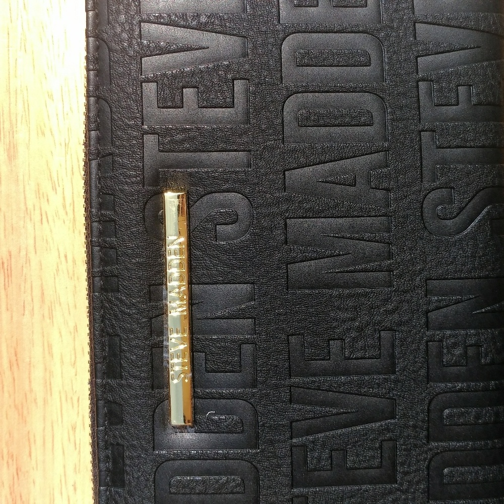 ★✩NEW★✩ STEVE MADDEN BLACK + GOLD WRISTLET WALLET - Picture 4 of 8